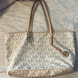 Michael Kors Bucket Bag